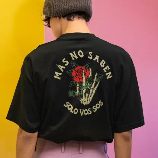 Más no saben solovossos T-shirt